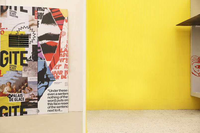 黄色时尚涂鸦墙壁场景男女童装海报背景