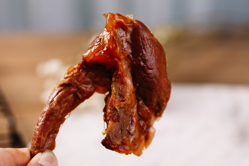 麻辣鸭锁骨肉类食品实拍图