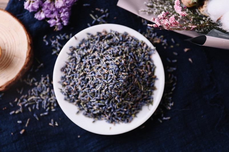 薰衣草花瓣实拍摄影图