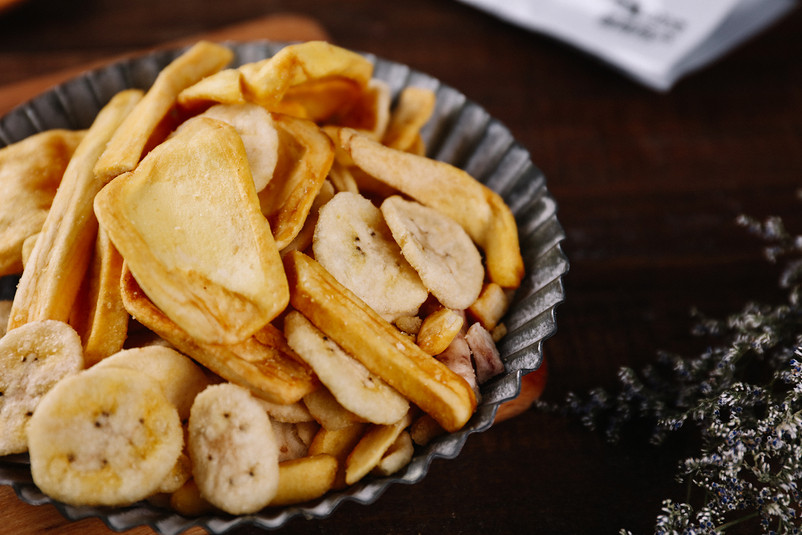 果干蔬菜零食酥脆食品摄影图