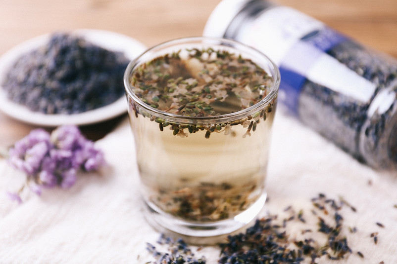 薰衣草茶饮实拍摄影图