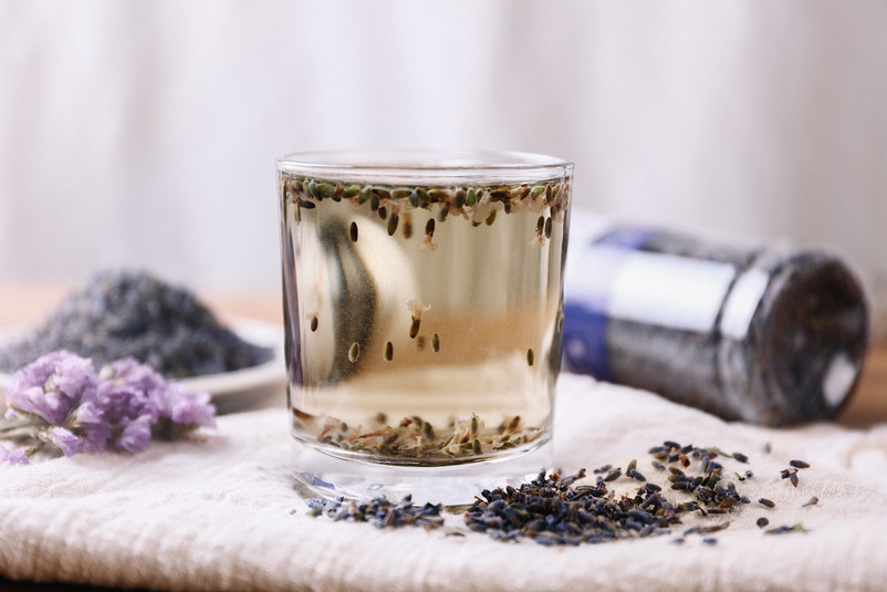 薰衣草茶饮实拍摄影图