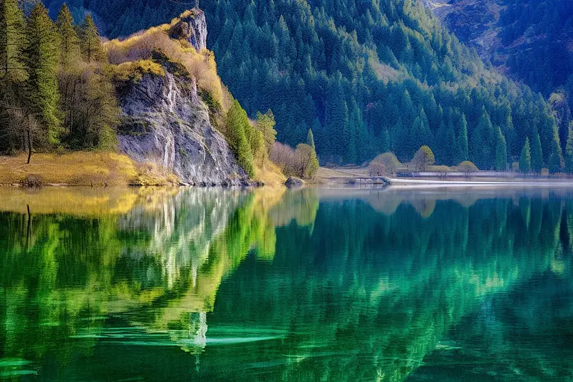 旅游宣传海报素材清澈湖水