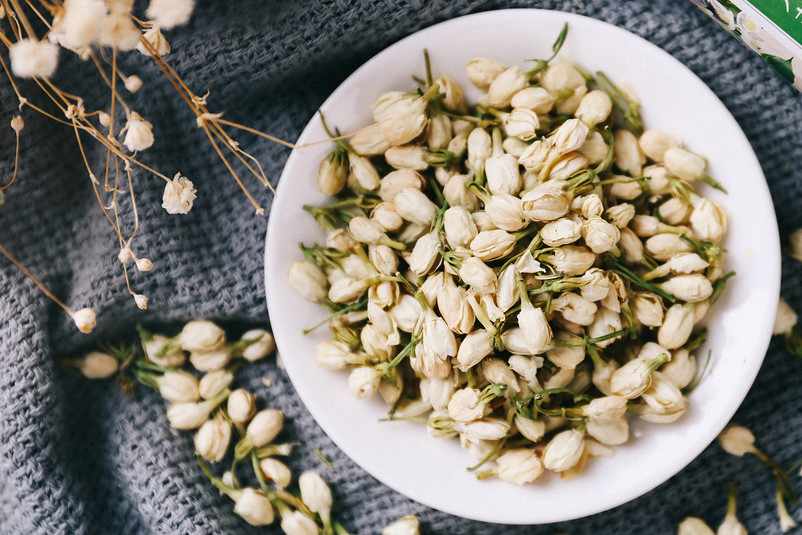 茉莉花茶饮实拍摄影图