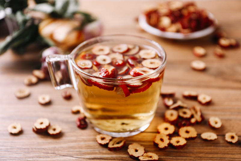 干枣片茶饮饮品细节摄影图