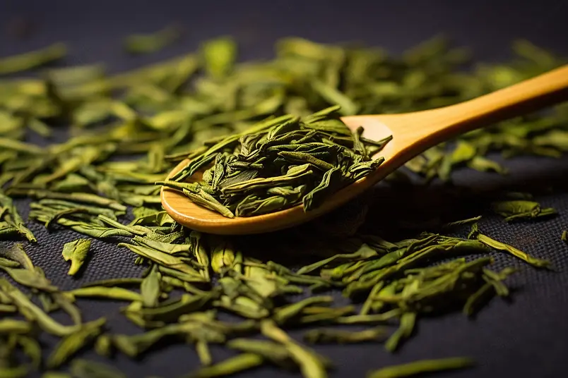 清晰的摄影图高清的图片电商产品拍摄明前绿茶青叶甘露雀舌茶古风