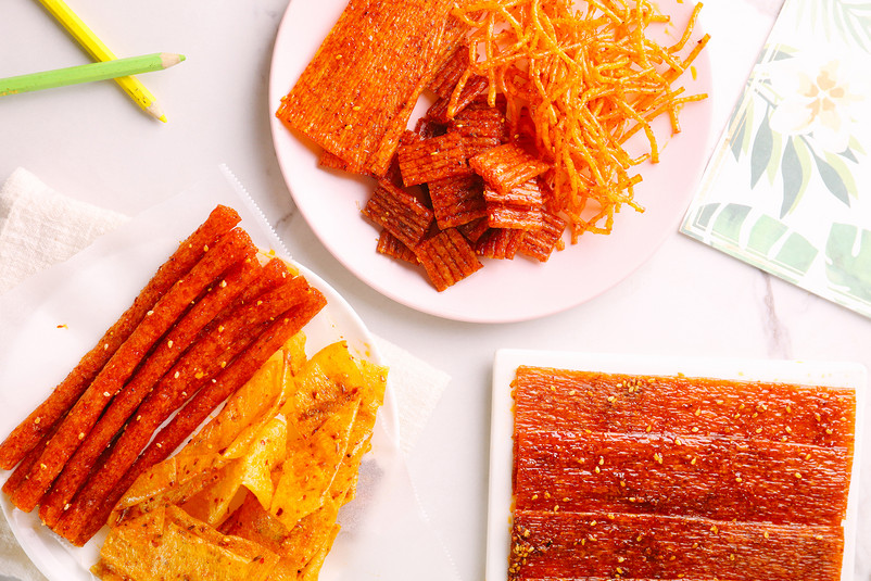 网红辣条地道美食摄影图