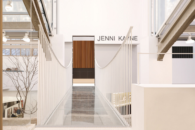 清新简约玻璃吊桥女装服装拍摄场景空间背景