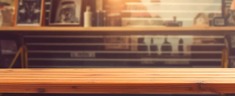 高清的图片海报设计背景广告设计素材元素木板空桌顶底的模糊背景前棕色木板在咖啡店背景中模糊全横幅可用于模拟配对产品显示或设计