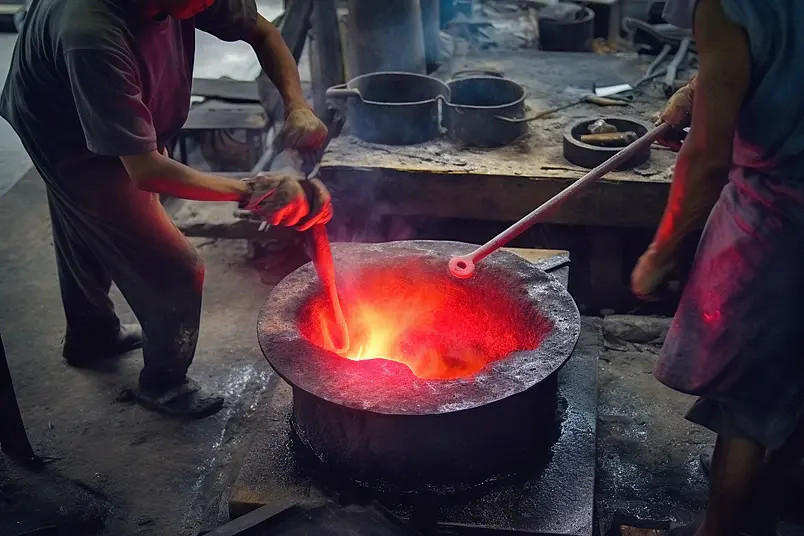海报设计背景广告设计素材元素传统技艺章丘铁锅锻打锻造