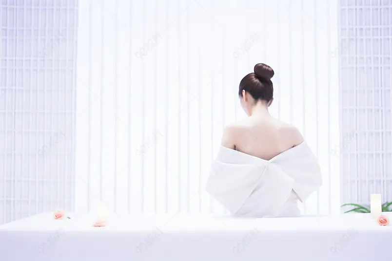 女性养生SPA背部展示