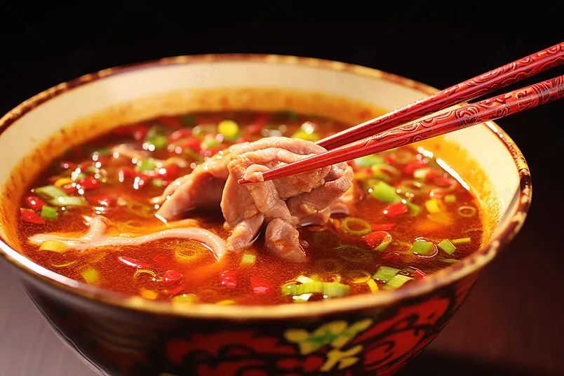 香辣牛展肉一碗满是辣椒的食物摄影真实