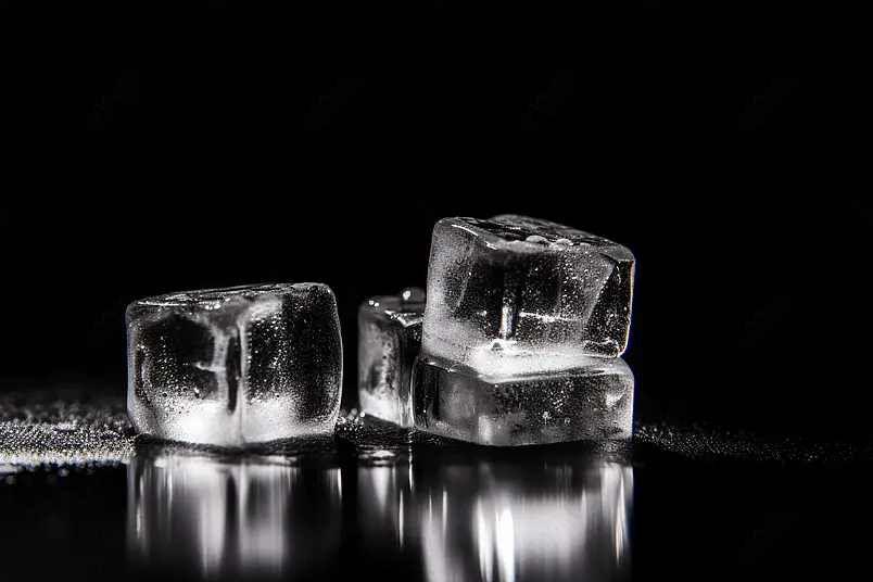 设计素材元素黑色背景下的冰块