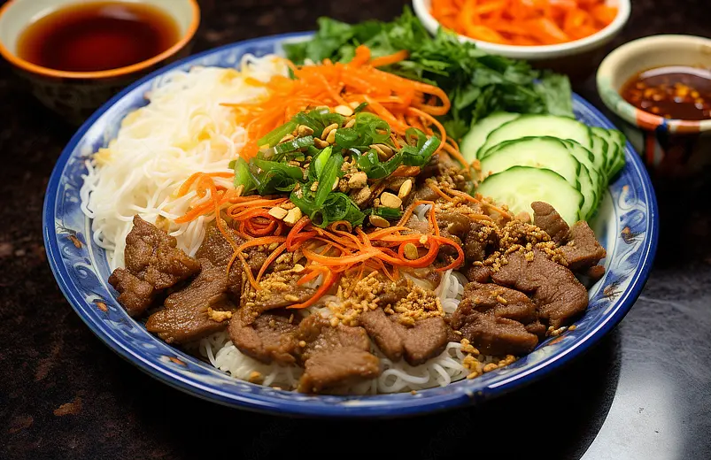 传统一碗越南面包花生炒饭棒面条沙拉