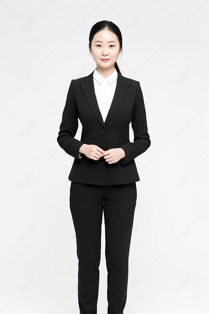 身穿正装的实拍女性商用形象白底图