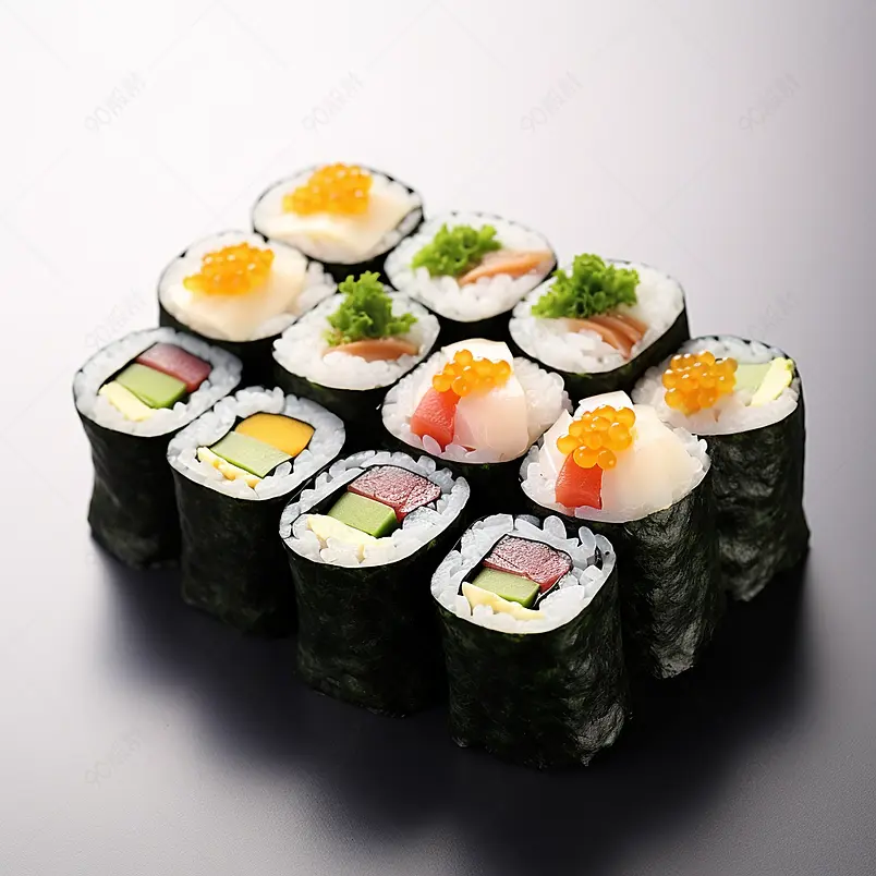 Futomaki寿司卷配海带、辣椒、三文鱼和酱汁。健康的低热量食物。健身卷。日本菜，亚洲菜。海鲜菜肴。白色背景。从上面看。本空间