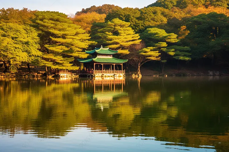 南京紫金山鸢尾湖秋色