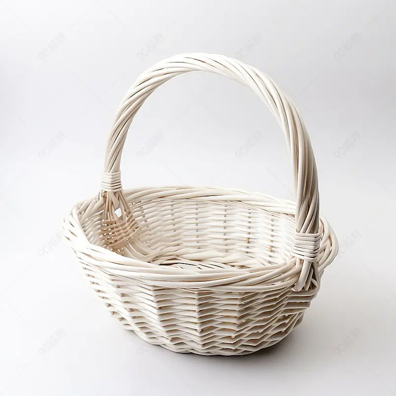 白色柳条篮子在白色背景。用于存放物品，减少塑料袋的浪费