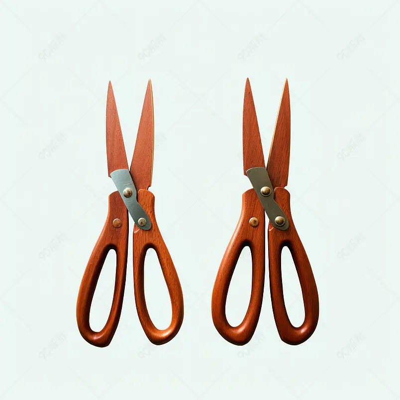 棕木厨房钳孤立在白色