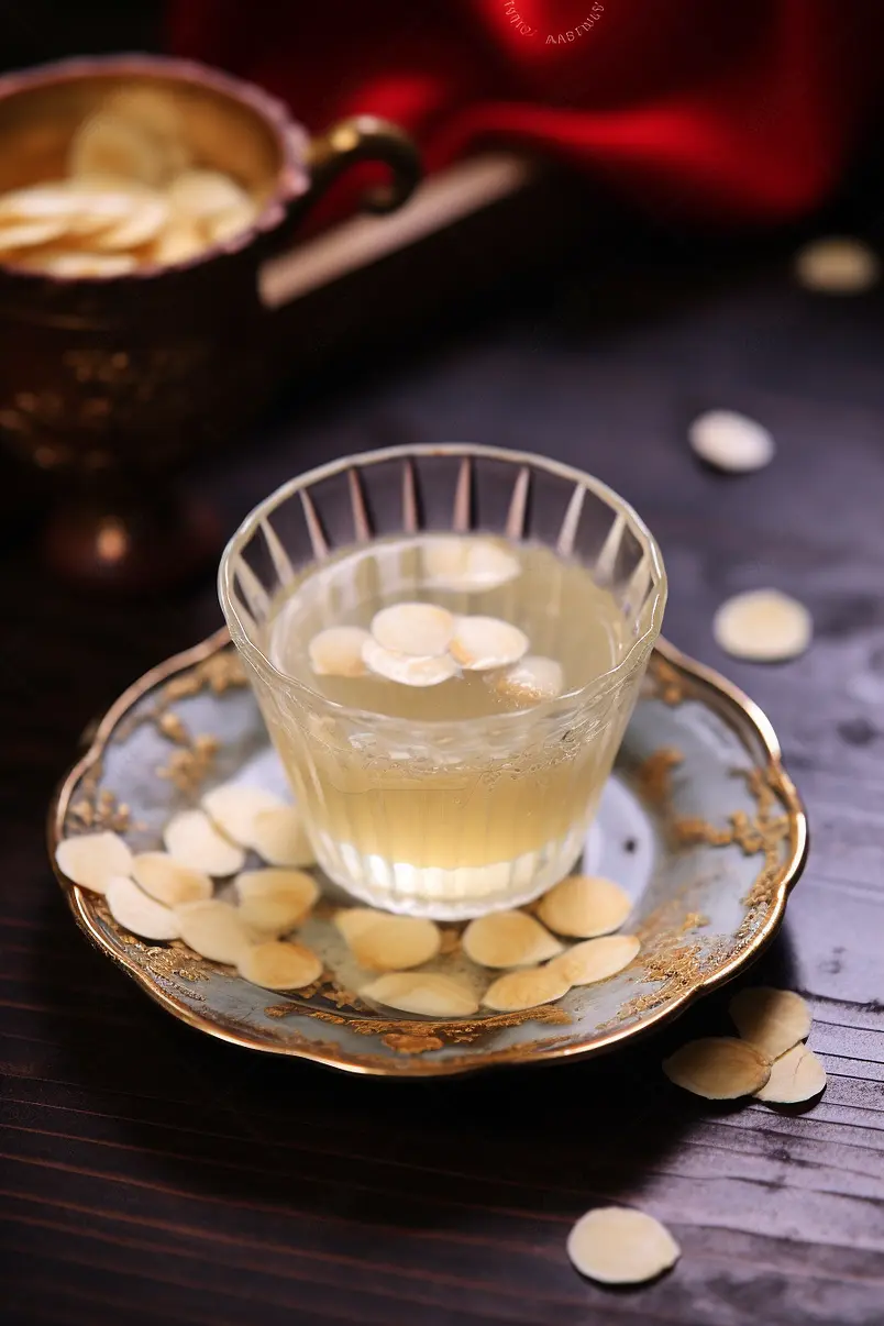 阳光下的西洋参茶