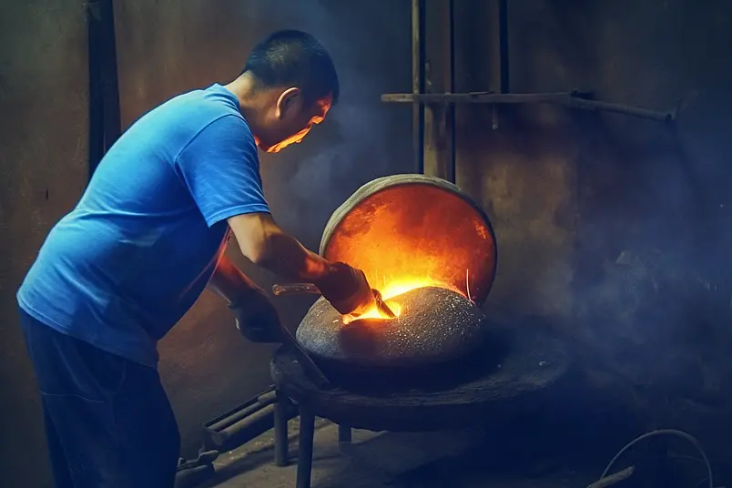 传统技艺章丘铁锅锻打锻造