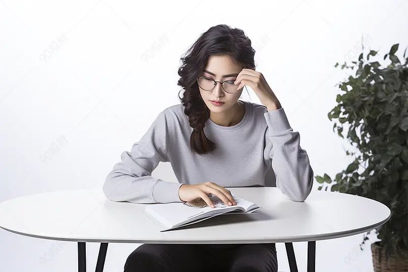 年轻女性用眼过度医疗广告背景图