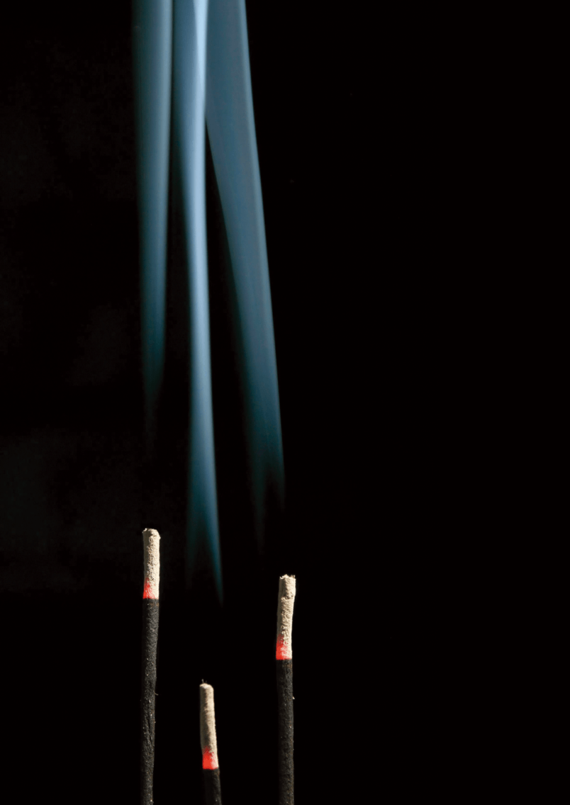 燃烧的檀香烟雾