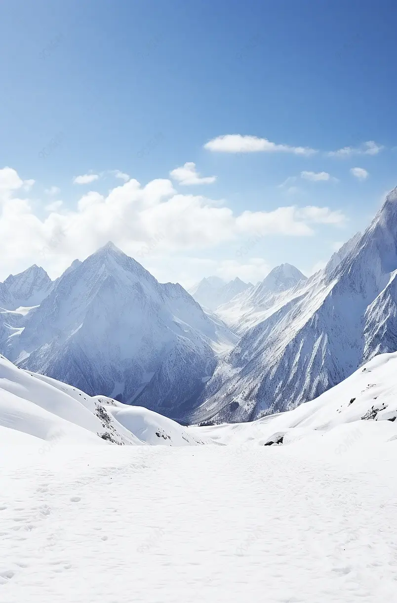 Zugspitze山的雪山全景