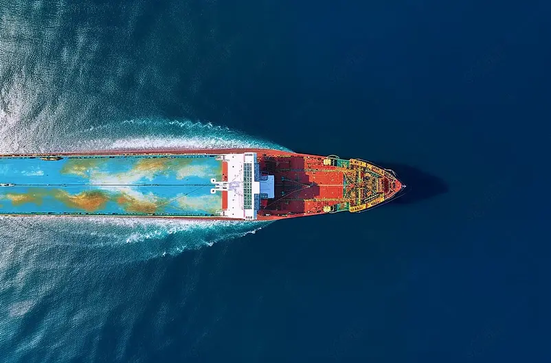 行驶中海上邮轮高清特写摄影图