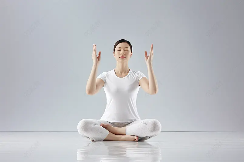 实拍灰色青年女性做瑜伽禅意动作背景海报