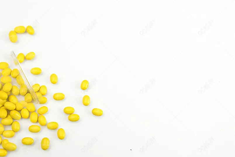 从瓶子洒出黄豆大小洒出的颗粒药