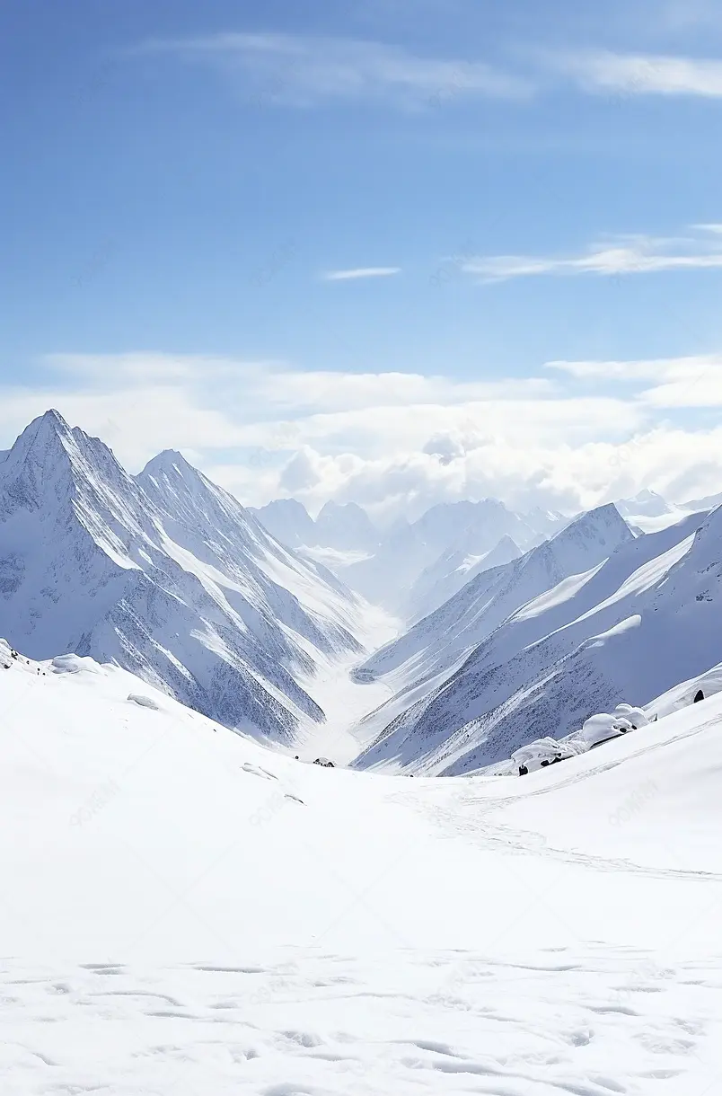 Zugspitze山的雪山全景