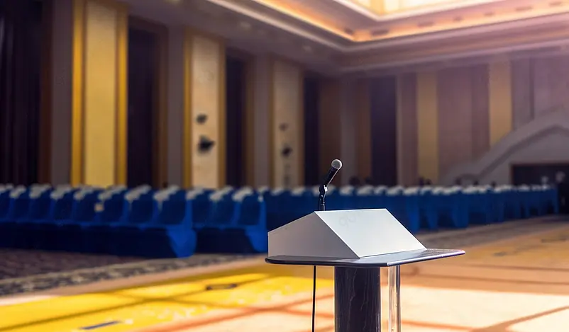 有话筒加演讲稿的会议演讲台