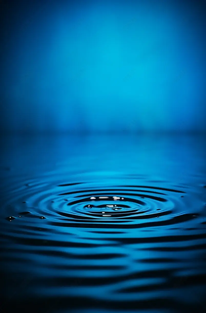 水波荡漾的水面