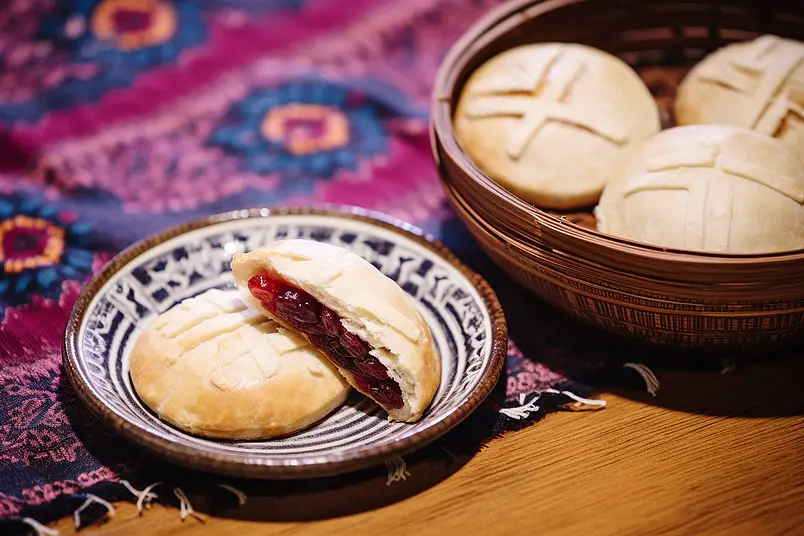 地方小吃特产刚出锅的鲜花饼