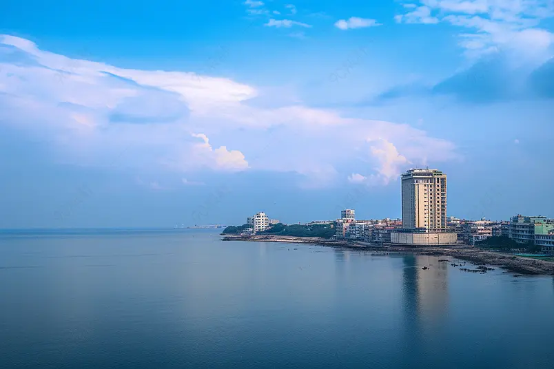海边的城市建筑自然风景背景图