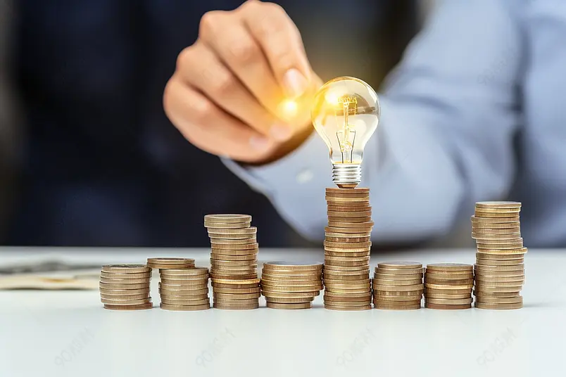 商务白领男性保险储蓄投资理财手势特写资金钱币