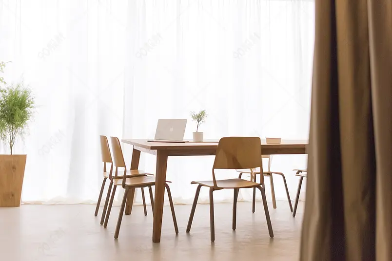 高清的图片午后咖啡店盆栽