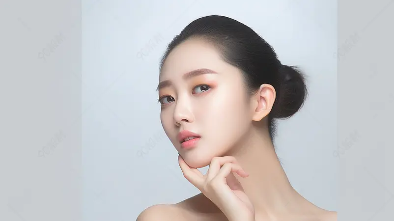 白色背景美女护肤美容图片