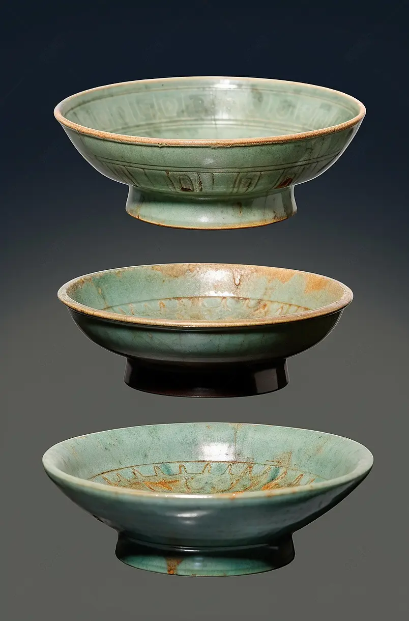 中国北宋时期汝窑产瓷器，盏托，盘子和瓷洗