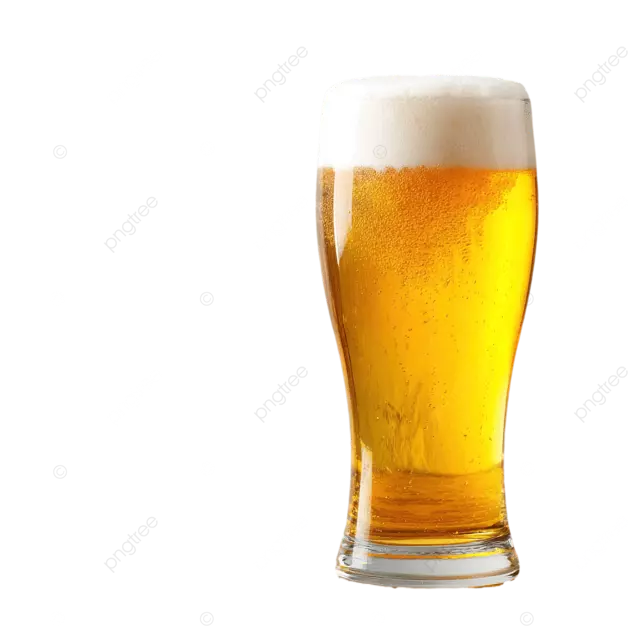 高大的啤酒和泡沫上的木制白色背景金色啤酒漆真照片