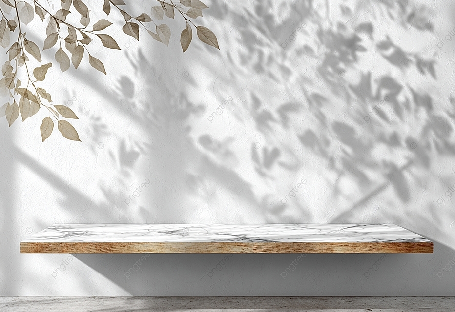 优雅的极简主义白色桌面，带叶子阴影，作为产品展示的干净背景