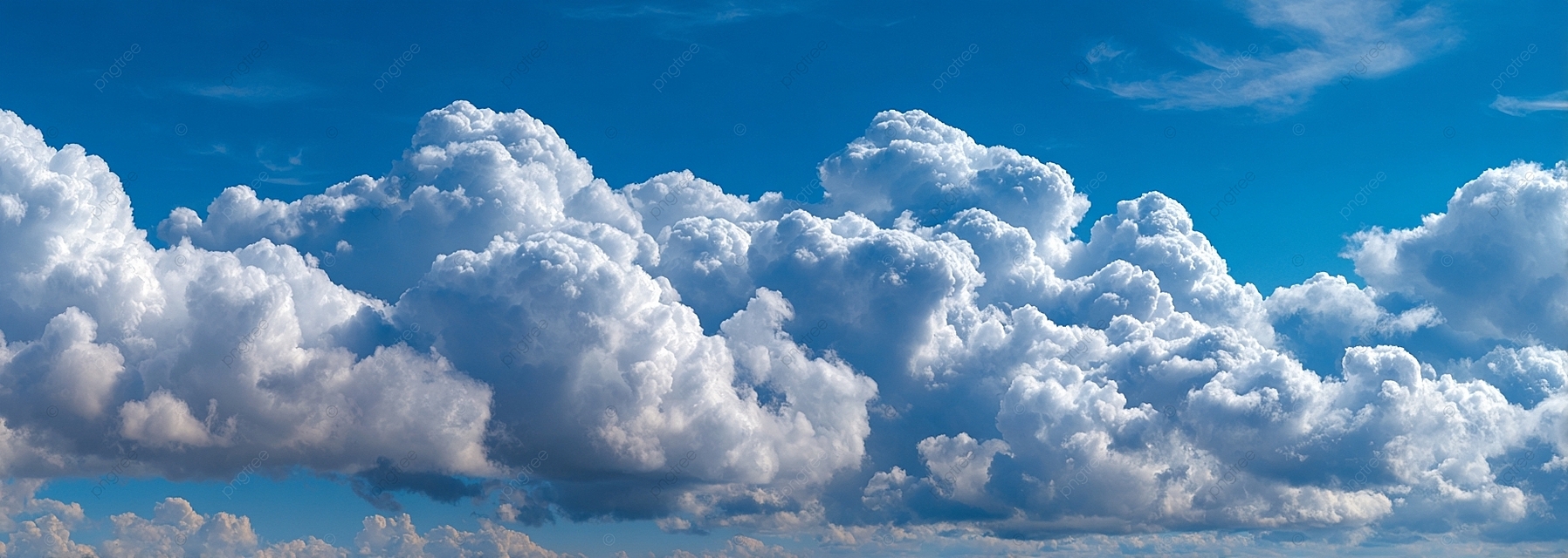 蓝天横幅，多云全景，复制空间概念
